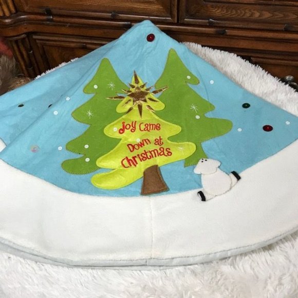 Joy Came Down at Christmas Felt Christmas Tree Skirt - Picture 3 of 9